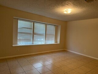 Foto del edificio - 10118 Kirkbluff Dr