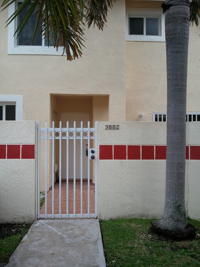 Building Photo - 3002 San Remo Cir
