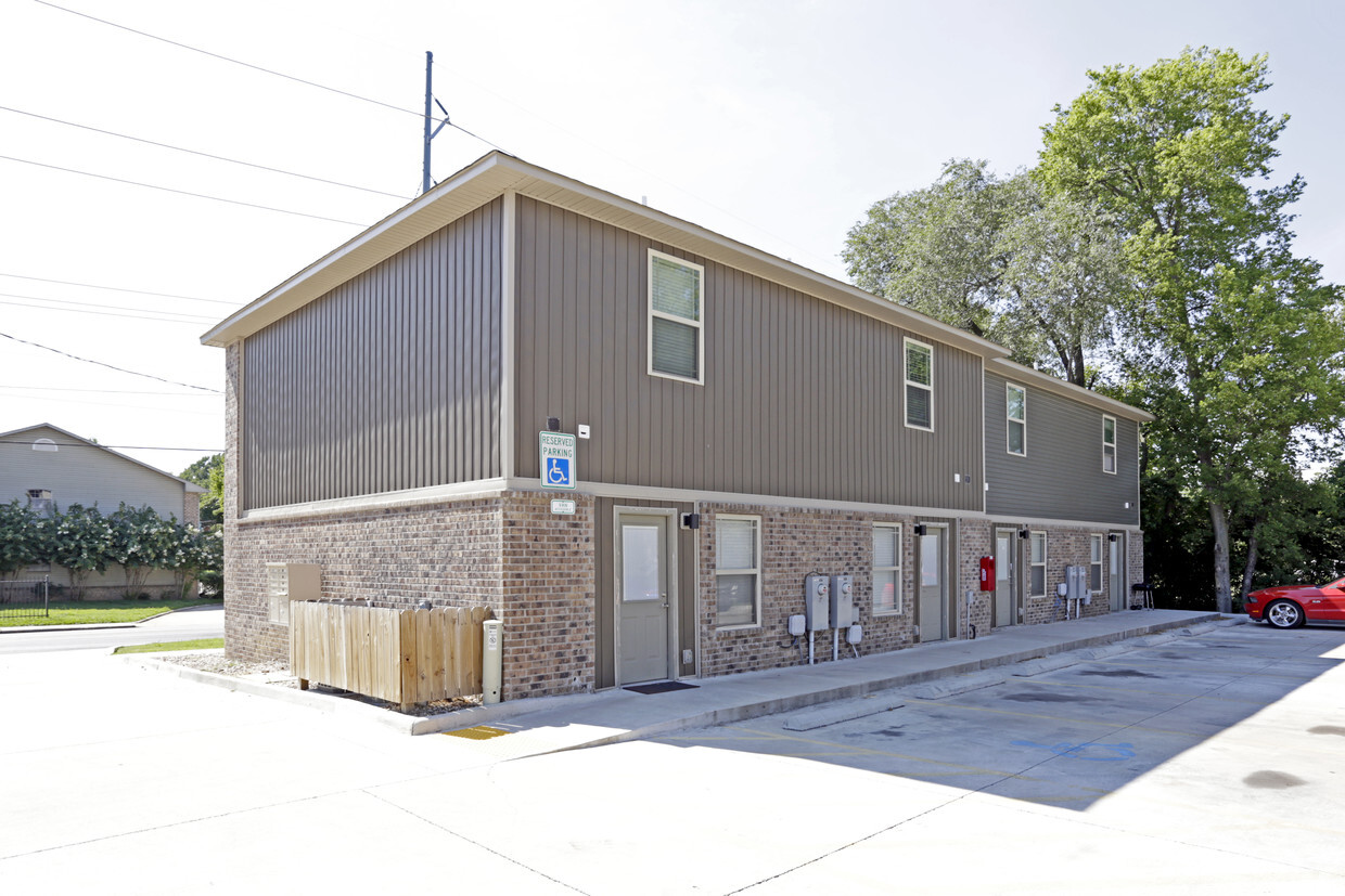 Foto del edificio - Cedar Creek Townhomes