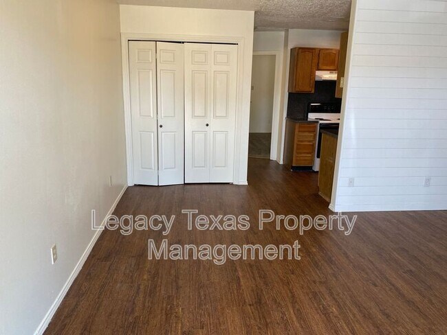 Foto del edificio - 1412 Courtney Pl