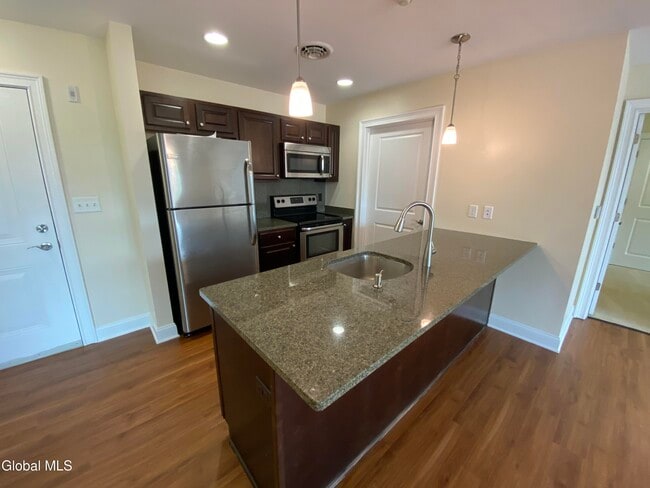 Foto del edificio - 74 Weibel Ave