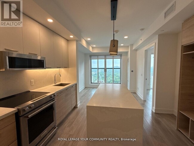 Building Photo - 200 Redpath Ave