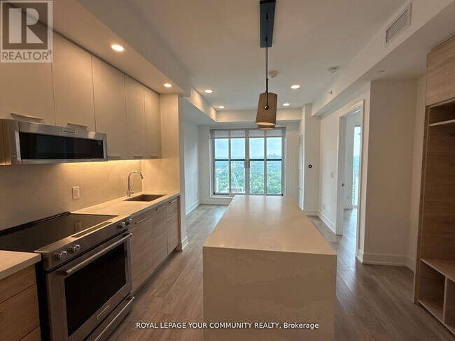 Photo du bâtiment - 200 Redpath Ave