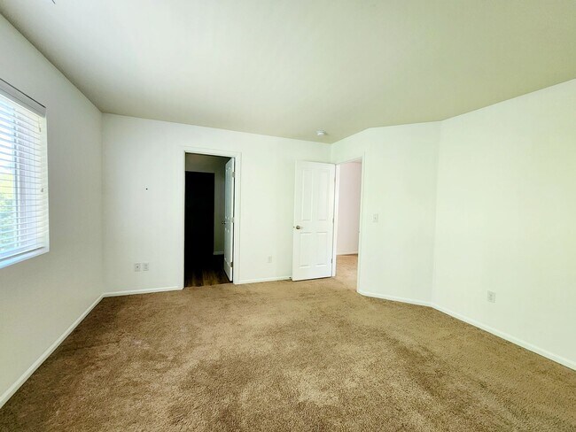 Foto del edificio - Prime Amber Skyline Home for Lease: Comfort and Convenience Await