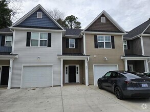 Building Photo - 600 Roxie Ave