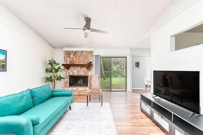 Building Photo - 2202 Forest Bend Dr