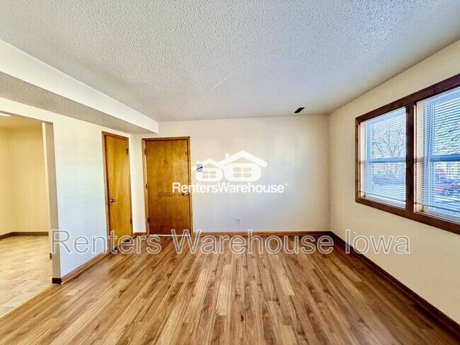 Foto del edificio - 303 S Madison St