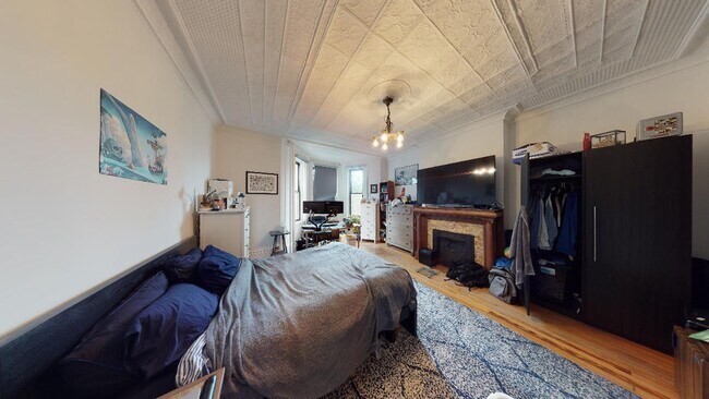 Building Photo - 1026 Hudson St