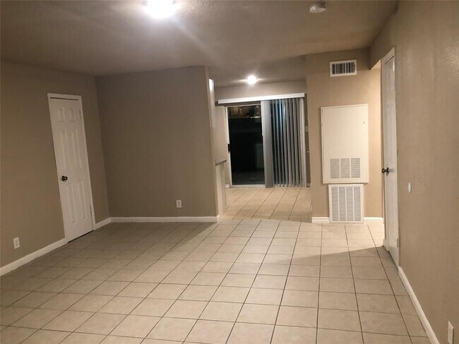 Building Photo - 713 Barren Springs Dr