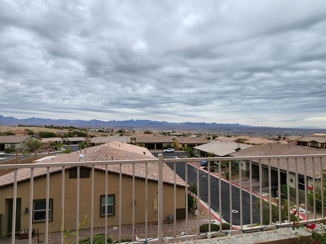 Building Photo - PARTIALLY FURNISHED SINGLE STORY TOWNHOME