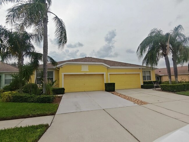 Building Photo - Fully Furnished Townhouse with Water View ...
