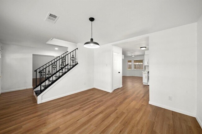 Building Photo - 12711 Shady Knoll Ln