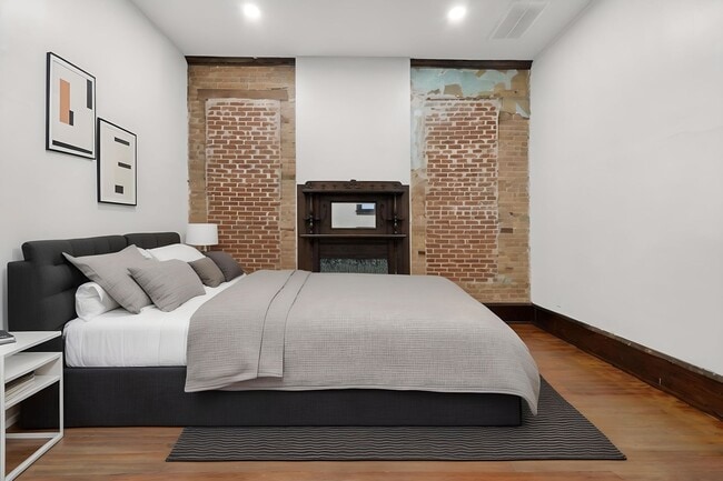 Foto del edificio - Historic Charm Meets Modern Luxury