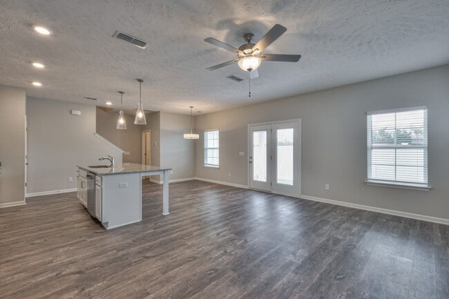 Foto del edificio - Brand New Luxury Townhome! 3 BR, 2.5 BA, 2 Car Garage, Pool, Dog Park, and More!