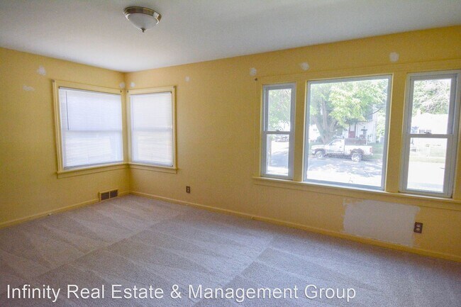 Building Photo - 3 br, 1.5 bath House - 1303 8-1/2 St SE