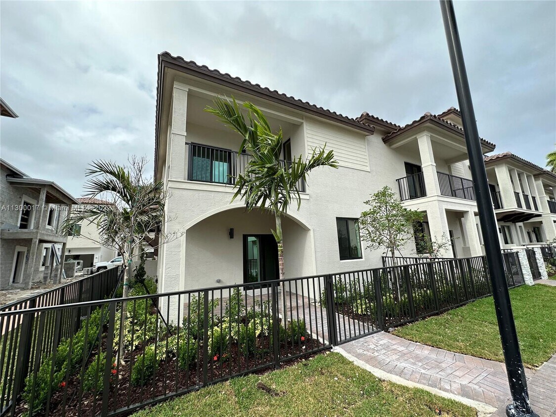 4606 NW 83rd Ave, Doral, FL 33166 Townhome Rentals in Doral FL