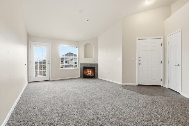 Foto del edificio - $1,690.95, 2-bed, 2-bath condo in a gated community with a washer/dryer.