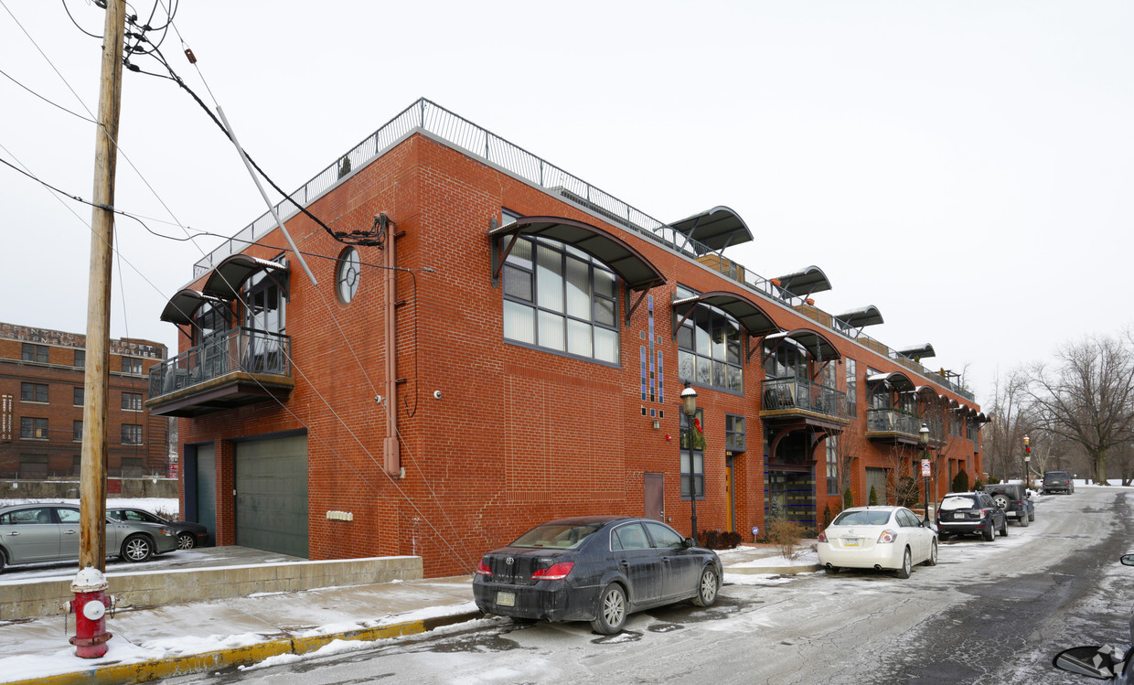 Building Photo - 800 Beech Ave