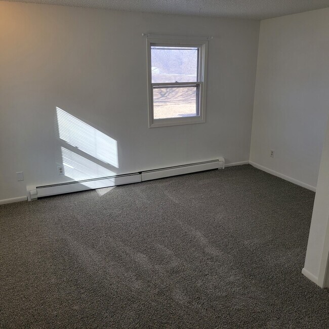 Building Photo - 4210 Knob Hill Dr