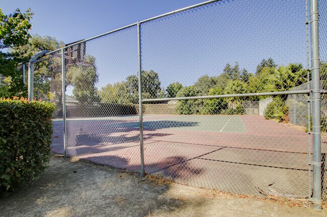 Building Photo - 299 Shasta Dr