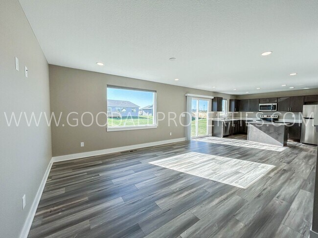 Building Photo - 5 Bedroom home with a finished basement in...
