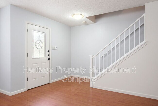 Foto del edificio - 17427 Sapphire Rim Dr