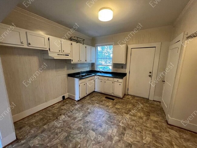 Building Photo - 2715 Avenue E
