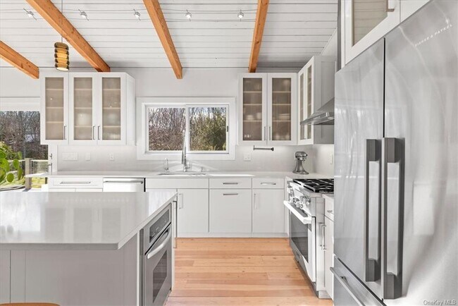 Foto del edificio - 210 Roses Grove Rd