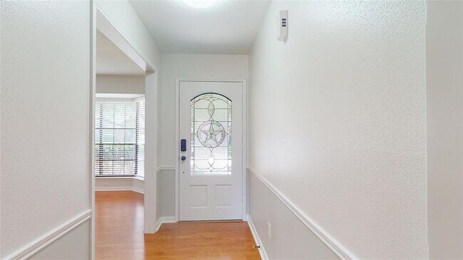 Building Photo - 15734 Lakedale Dr