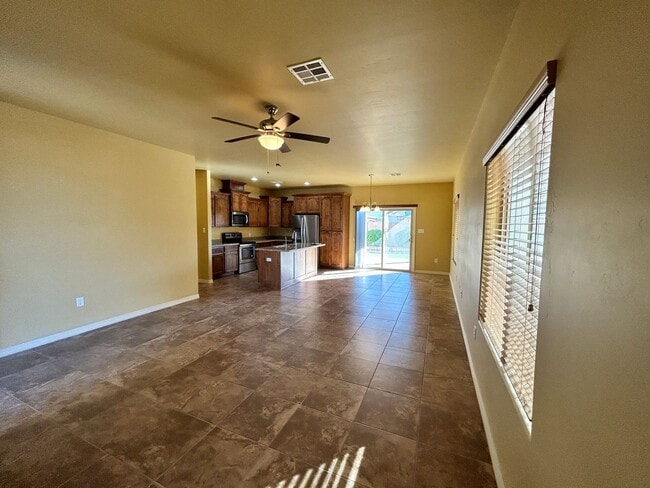 Foto del edificio - Beautiful Southwestern-Style Home in El Rancho Encantado