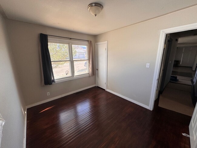 Building Photo - Spacious 3 Bedroom + Bonus Room, 1 Bathroom, Large Backyard