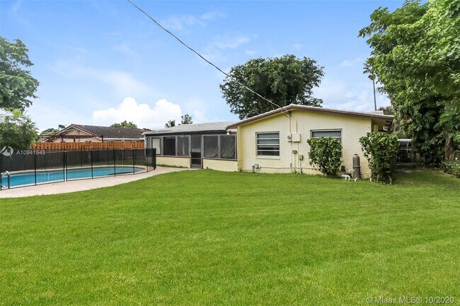 Foto del edificio - 4331 NW 80th Ave