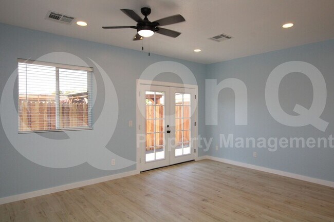 Foto del edificio - 5257 E Diamond Ave