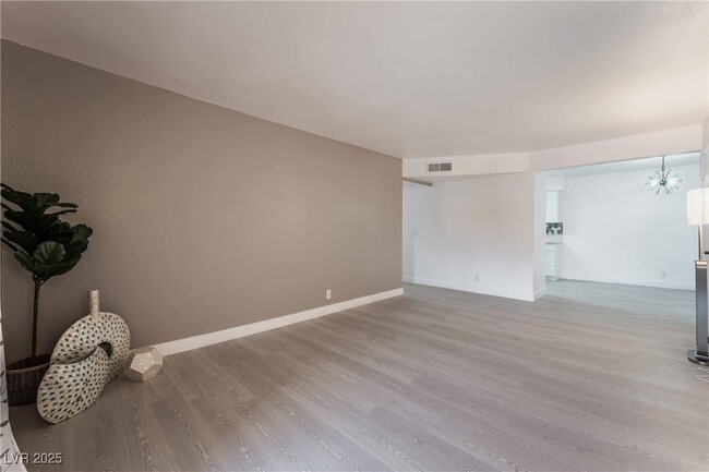 Building Photo - 3151 N Soaring Gulls Dr