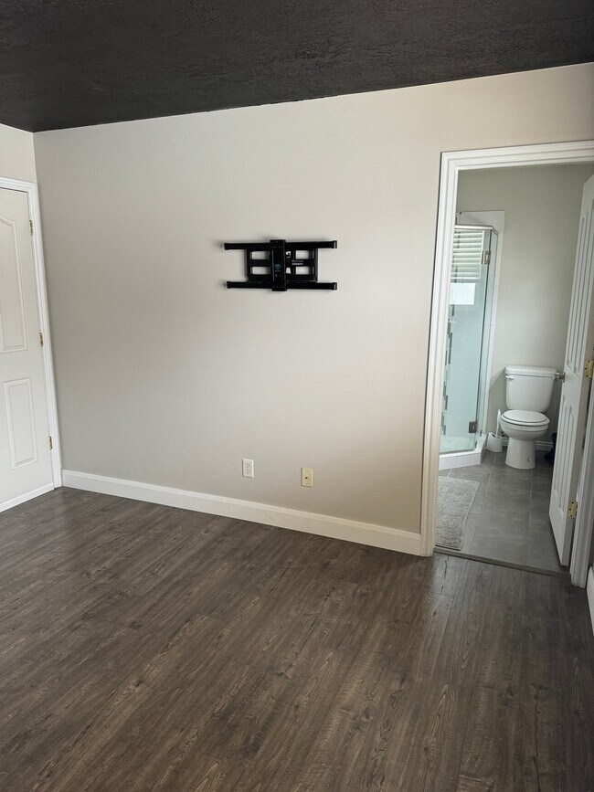Foto del edificio - 2532 Hillside Village Ct