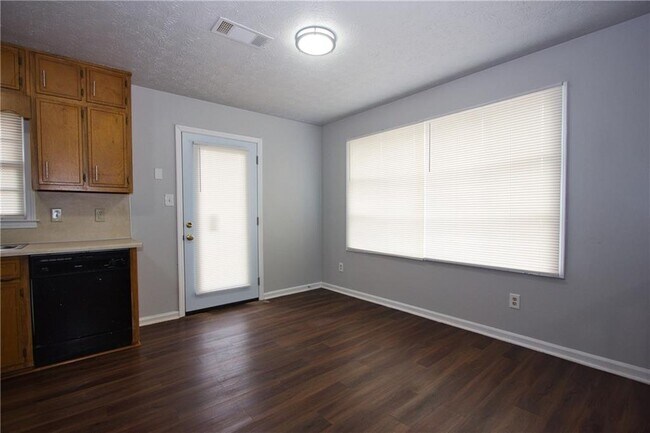 Building Photo - 3252 Inez Dr