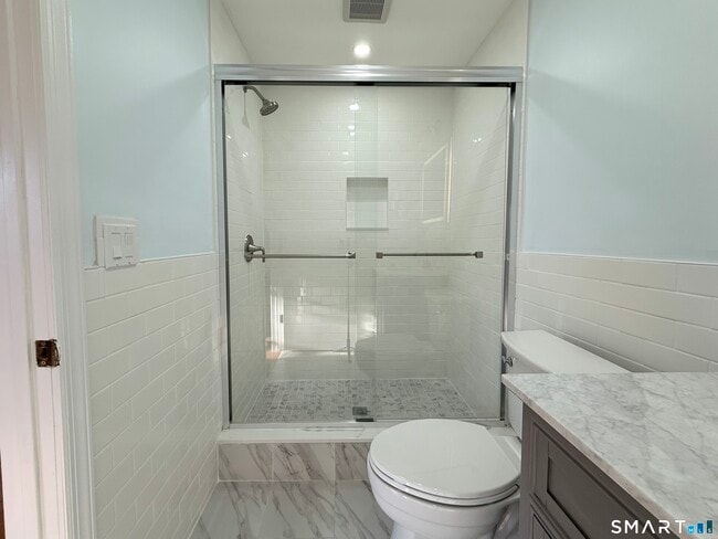 Foto del edificio - 228 Jennings Rd