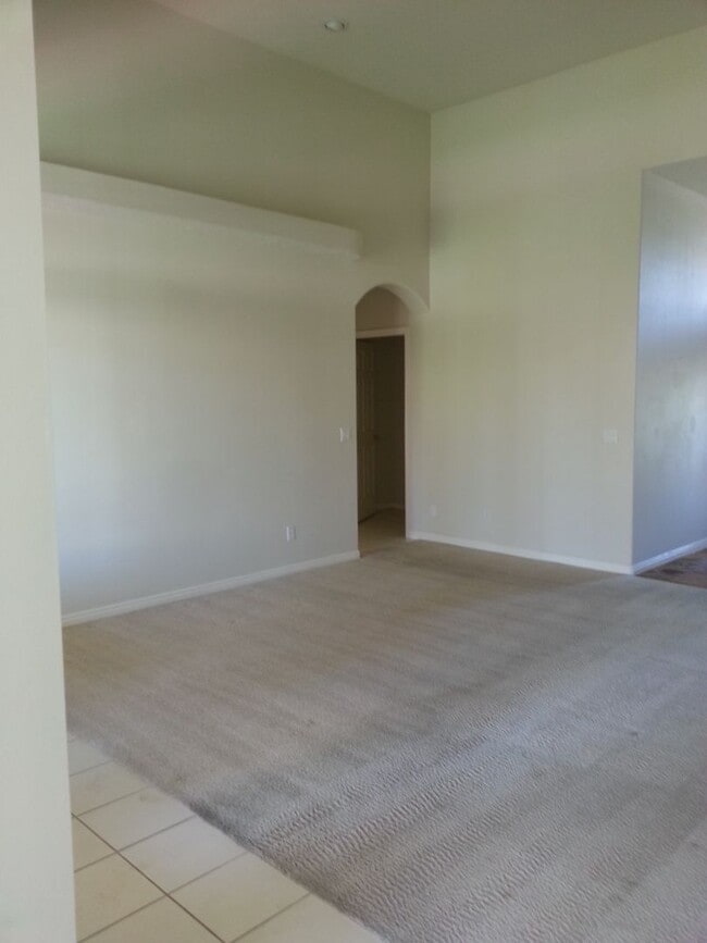 Building Photo - Spacious Home in The Boulders