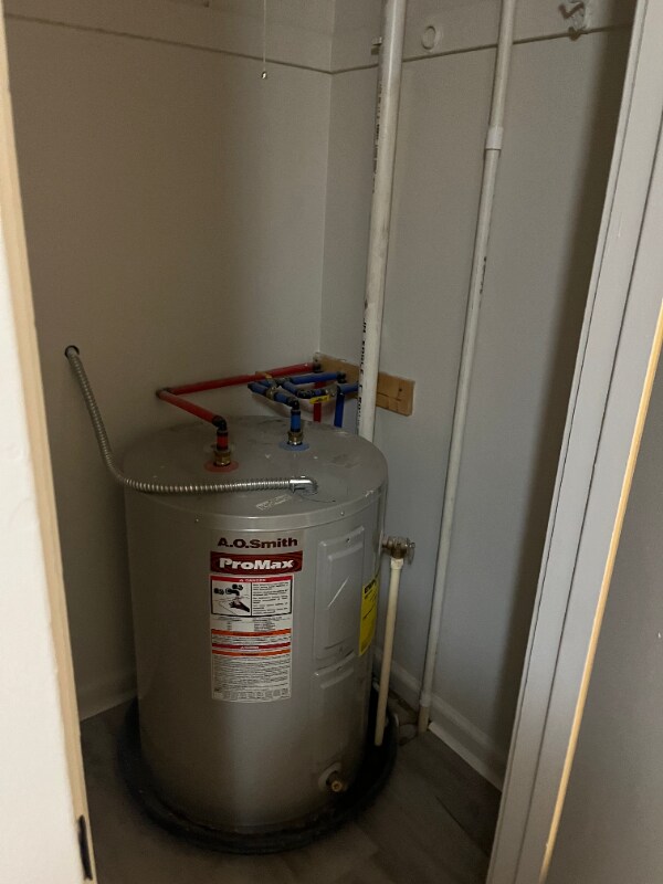 Building Photo - 402 N Delaware St