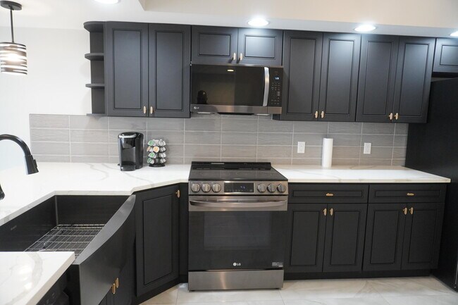 Foto del edificio - 2811 Village Blvd