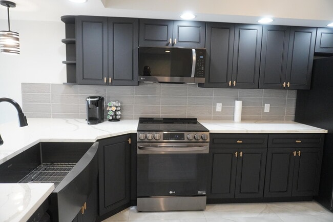 Building Photo - 2811 Village Blvd