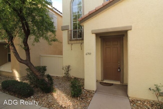 Foto del edificio - 3 br, 2.5 bath House - 6709 Bluebell Garde...