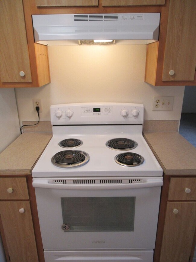 Building Photo - Quiet Two Bedroom Apartment in Keizer
