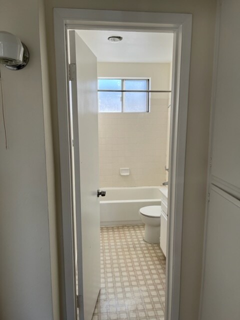 Bathroom - 4473 Mississippi St