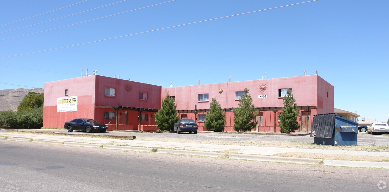Foto principal - 4703 Moonlight Ave