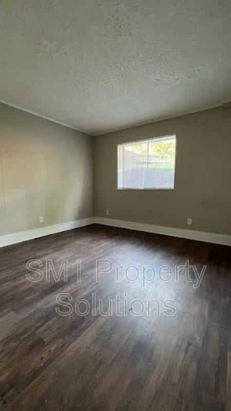 Building Photo - 305 N Hall St