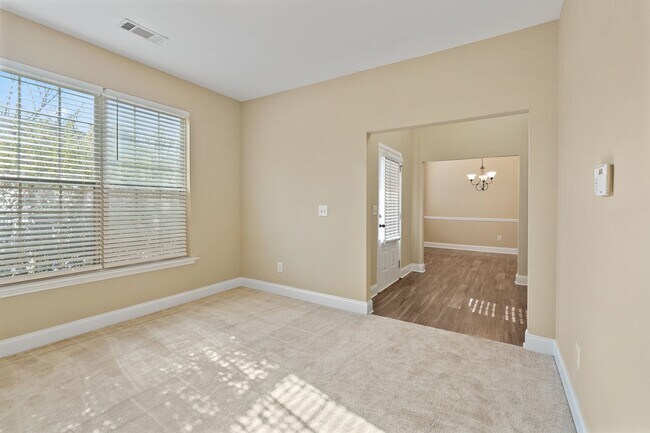 Foto del edificio - Welcome Home to the Silver Ridge Community!