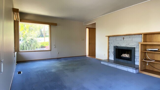 Building Photo - Room for Extended Family