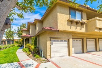Building Photo - 25261 Tanoak Ln