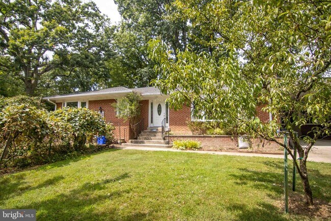 Building Photo - 2205 Parker Ave